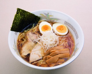 ラーメン好きは必食！秋田錦秋湖SAの「比内地鶏ラーメン」