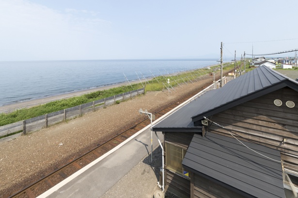 駅舎のすぐ隣には、海を見渡せる展望台も