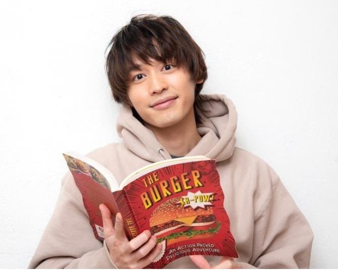 ハンバーガー好き俳優・小林亮太がグルメバーガーの名店を紹介！新店舗から老舗まで10種のバーガーをレポ