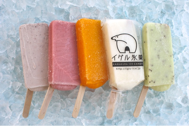 「イグル氷菓」のアイスキャンディ。店で特に人気の高い「(右から)キウイ、北海道ミルク、マンゴー、いちごミルク、あずき」(各230円)。北海道産のてんさい糖を使用している