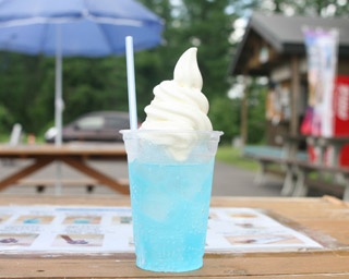 青い池への前線基地！ 美瑛色いっぱいのカフェ「小麦畑と青い池」