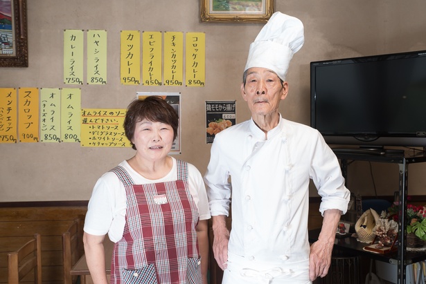3代目店主の加藤俊之さんと富子さん。俊之さんは70歳、富子さんは65歳だ