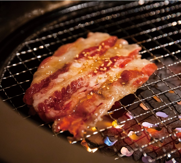口中に広がるジューシーな旨味(牛バラとろカルビ)