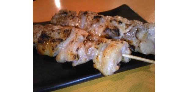  「190円均一酒場 はいから家」自慢！1本90gの「じゃんぼ焼鳥(2本)」
