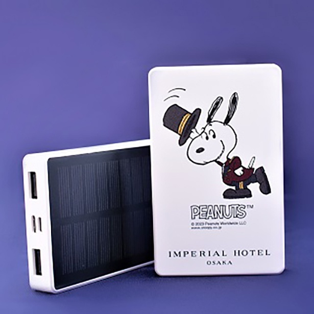 「ドアマン・スヌーピー ソーラーモバイルバッテリー5000」(5500円)