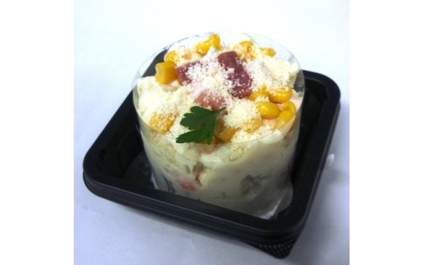 チーズの風味がしっかりとしたポテトと生ベーコンの食感が楽しめる「ポテトサラダチーズ風味」