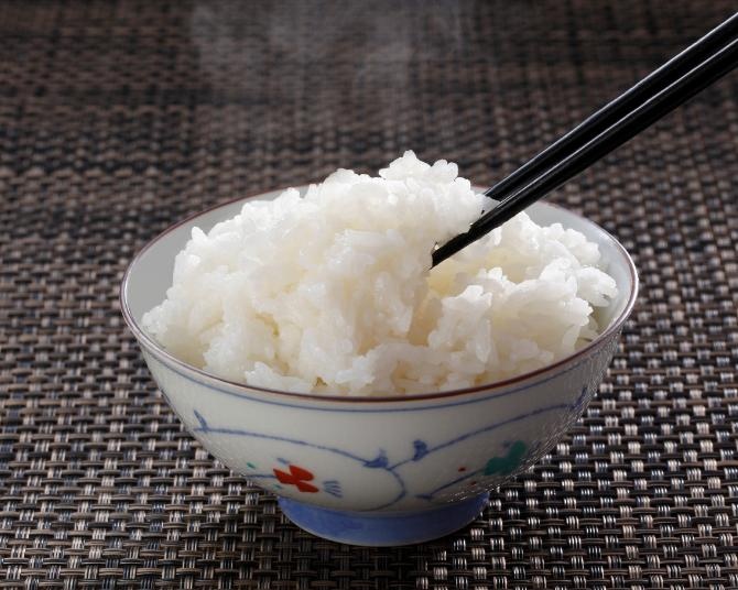 「自分の食べたい分だけ適量盛れる」など歓迎の声も！ご飯盛り付けロボットに対する初の意識調査