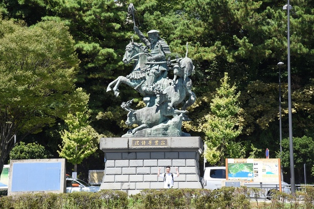 JR小田原駅・西口ロータリーにある北条早雲公の像
