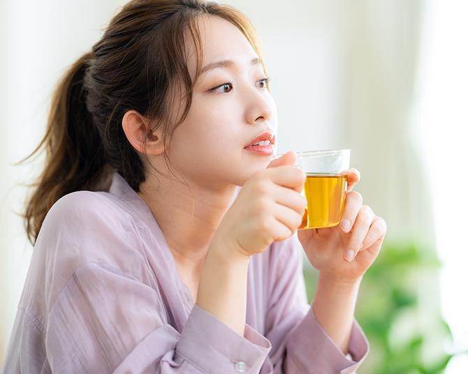 仕事中に紅茶を飲む人ほど心にゆとりがある⁉︎90%以上が「心のゆとりは大切」と回答するなか、2人に1人は「出社疲れ」を実感中