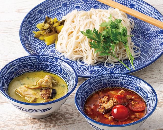 まだまだ暑い9月にぴったり！2種のスープで食べるタイのつけ麺「カノムチーン」が、9月30日までマンゴツリーキッチンに登場