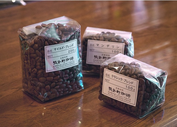 コーヒー豆は100グラム500円〜とリーズナブルだ