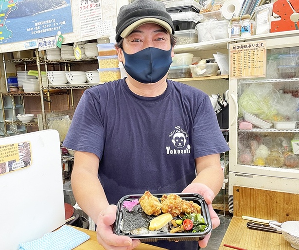 かつて「のりだんだん協議会」を運営していた「よこすか猿麺」を営む大湊雄治さん。同店は麺料理専門店だが、「のりだんだん」ももちろん販売