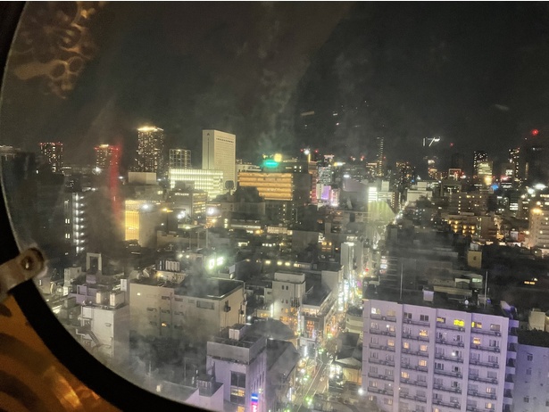 背後から見られるのは、梅田方面の景色。大阪の景観を存分に堪能しよう