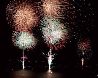 湖上3か所からスターマイン連発！手賀沼花火大会は絶景＆ゆったり度の高い穴場スポットで