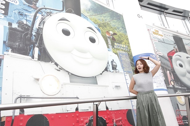 等身大パネルを展示した「等身大トーマス号＆ジェームス号と背比べ」。「大井川鐵道鐵道で実際に走っているんですよね。思ったより大きい！」