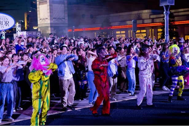 USJ】史上最多のゾンビ、初登場のハミクマソウルと踊りまくる最恐