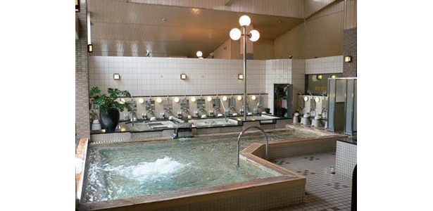 この大浴場がゆずの香りでいっぱいに！「ヨコヤマユーランド 緑 八朔の湯」