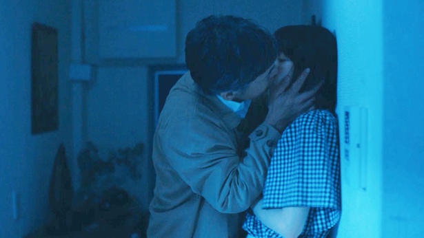 航(渡部篤)が突然杏里(飯豊まりえ)の唇を奪ったワケとは?
