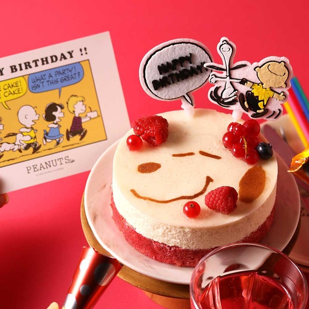PEANUTS Cafeオンラインストア「SNOOPY BIRTHDAY ケーキ」(5400円/サイズ：直径12×高さ7センチ)