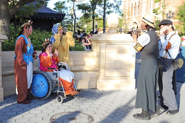 「レポーティング・フロム・ハロウィーンフェア」では、キャストによる写真撮影も！