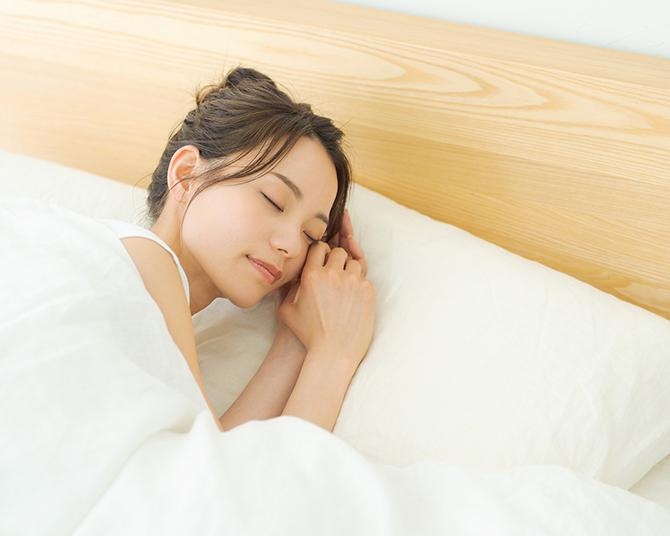 夜のスマホ習慣を「見る」から「聴く」へ。睡眠時間帯のオーディオブックの利用傾向を発表