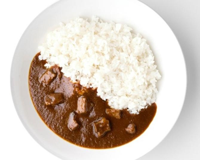 歯の矯正中でも着色を気にせず食べられる！カレー業界も大注目の「カレー好きの歯科医の作った こだわりビーフカレー」が9月より発売