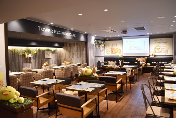 「キイロイトリダイアリーカフェ」の店内。かわいいキャラクターたちがいっぱい！