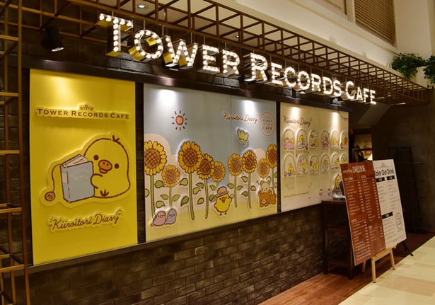 「TOWER RECORDS CAFE 福岡天神店」は、ソラリアステージ 1階にある