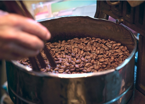 コーヒー豆だけ買いに訪れる常連も多い