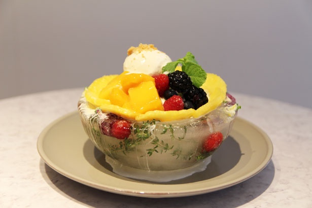 【写真を見る】「ハーゲンシェイブ バニラ」(1600円)は1日先着10食限定で、“氷の器”に入れて提供！