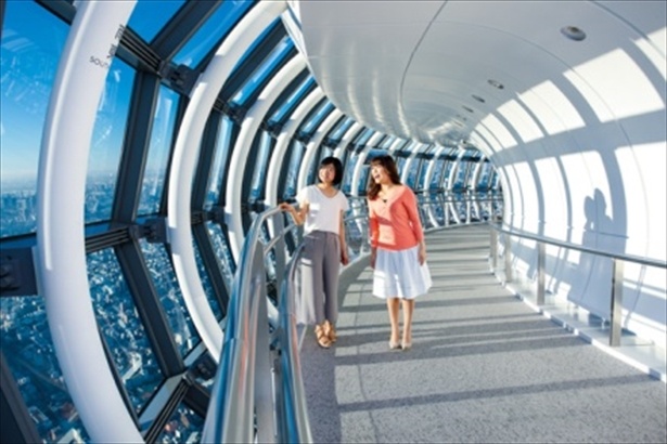 高さ450mにある東京スカイツリー(R)の天望回廊で空中散歩を楽しもう