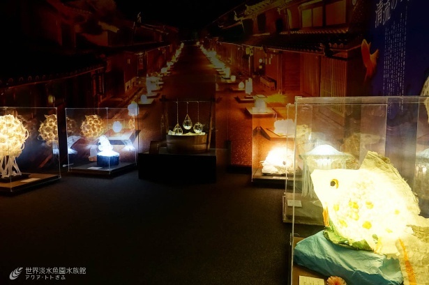 長良川の清流と伝統から生まれた美しいあかり。美濃和紙あかりアート作品の一部展示も行われている