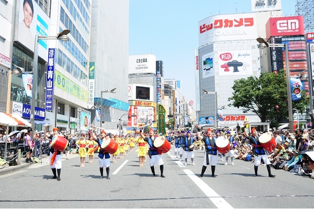エイサーまつりの開催日にはステージでのエイサー披露も