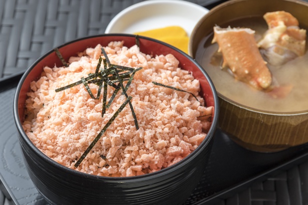 人気メニューの「時鮭の生トロ丼」1000円