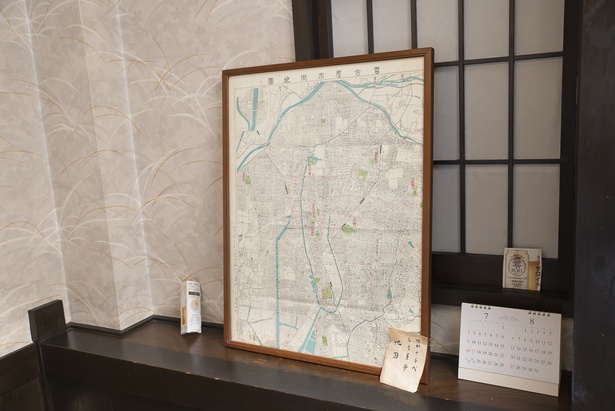 店内には昭和10年代の周辺地図が展示されている。戦火で焼失したもの、残ったものが確認できる