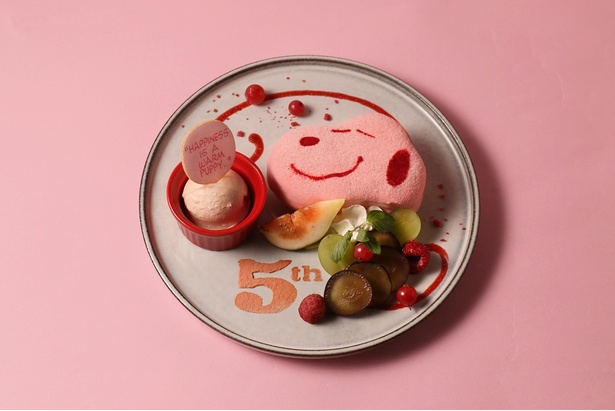  【上段プレート】ピンクスヌーピーケーキ、白桃シャーベット、旬のフルーツ