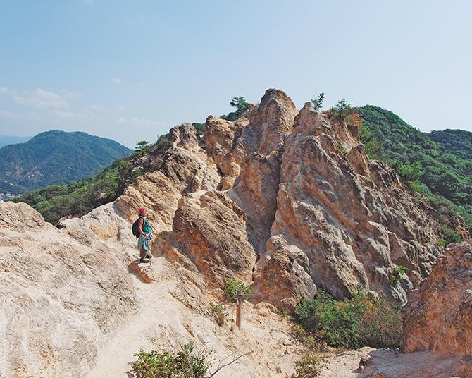 【関西の山登り＆ハイキング】兵庫「須磨アルプス」はスリリングな岩峰が連続する西六甲山西端の連山縦走コース