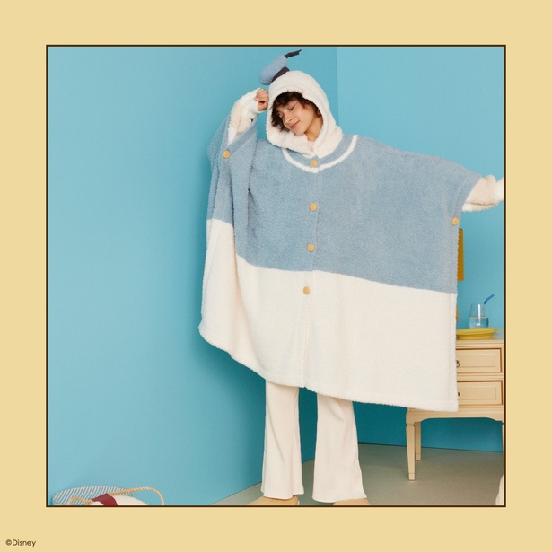 帽子付きのフードを被るとドナルドの見た目になれる「【Sleep】Donald/ポンチョ」(8580円)