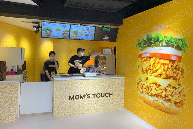 「MOM'S TOUCH ポップアップストア」1階のレジ。同店は道玄坂下交差点に面したアクセスの良い場所(渋谷駅から徒歩1分)に登場