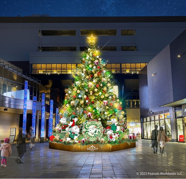シアタープラザの高さ約9メートルの巨大クリスマスツリー(画像はイメージ)