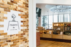 PEANUTS Cafe(ピーナッツ カフェ) スヌーピーミュージアムの入り口。店内でグッズの販売も