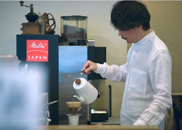 コーヒーを淹れるときの香りが日常に彩りを与える