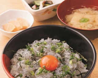 漁師の奥さんたちが作る絶品海鮮丼が人気！大洗「かあちゃんの店」