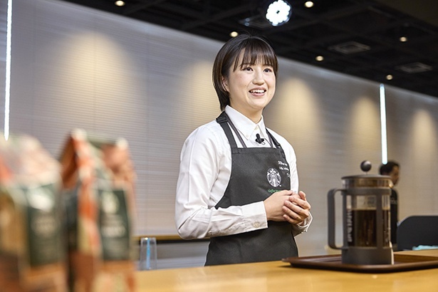 スタバ 茶色エプロン ストア どこにいる