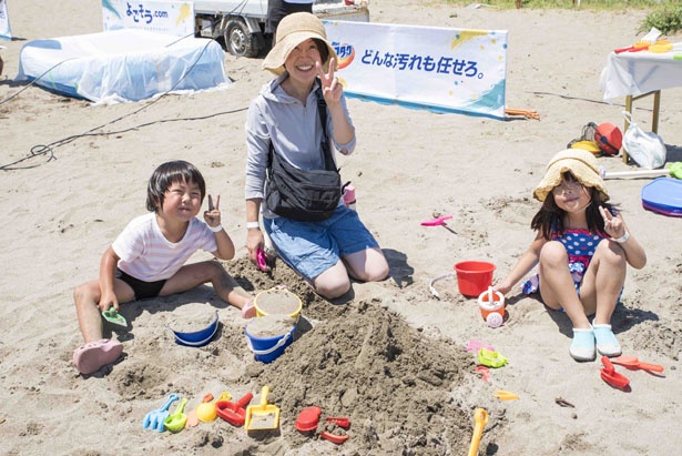 親子で楽しく砂遊びを満喫