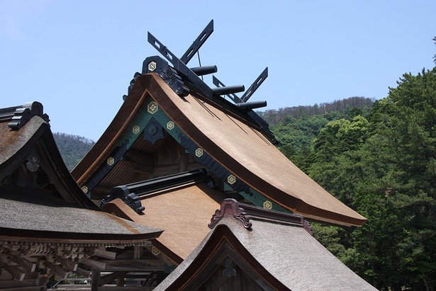 出雲大社の本殿は、壮大さと神々しさをたたえている