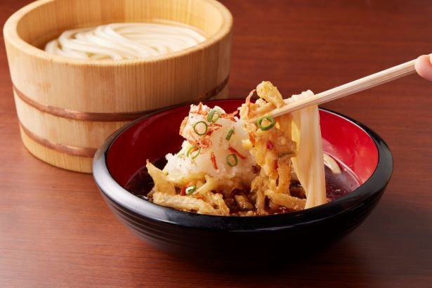 釜揚げうどんの日に限定販売された香ばしえびのかき揚げうどん