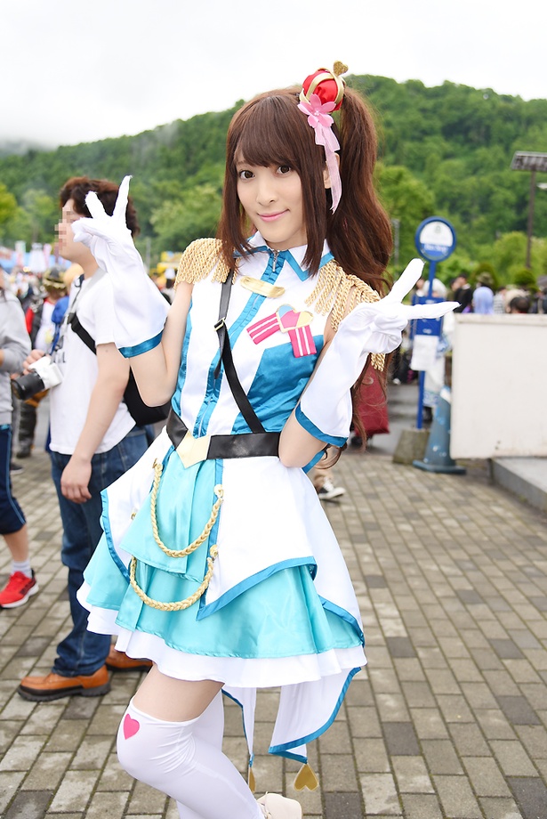 「アイドルマスター シンデレラガールズ」の島村卯月に扮する みのさん