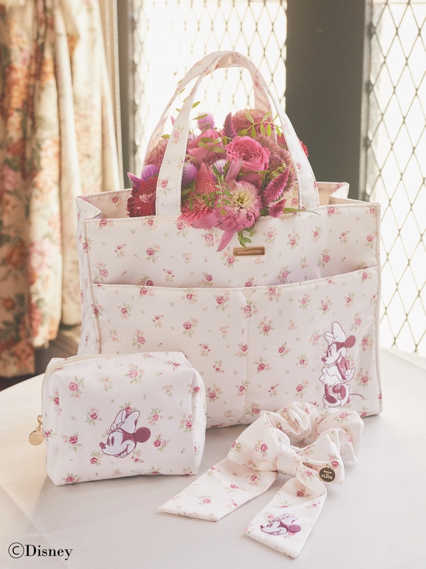 【Minnie Mouse(Pink)】マットなサテン生地に、ミニーマウスをイメージした花柄をプリントしたトートバッグ・ポーチ・リボンシュシュ