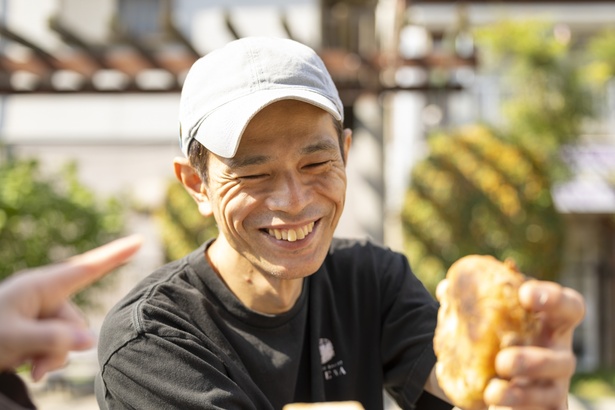 シェフの横田和季さん。自信作のくるみパンには隅々までこだわりが詰まっている